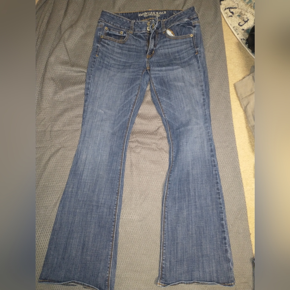 Women's American eagle stretch artist jeans